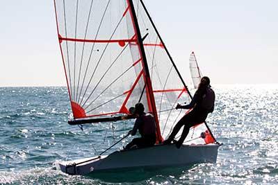 Carla y Marta Munté consiguen la primera posición en la regata Vela Tarquina - VIII Trofeo José "Tono". 